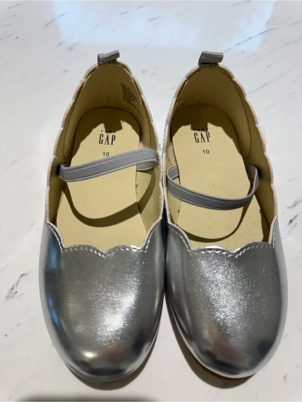 GAP Girls 10 Metallic Silver Scalloped Mary Jane Flats NWOT